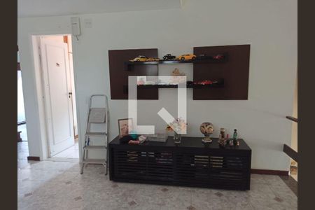 Casa à venda com 4 quartos, 235m² em Marazul, Niterói