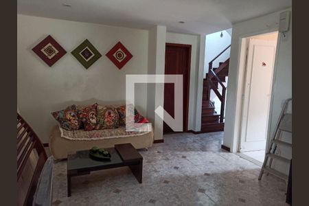 Casa à venda com 4 quartos, 235m² em Marazul, Niterói