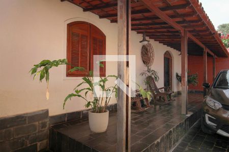 Varanda frente de casa à venda com 4 quartos, 226m² em Betânia, Belo Horizonte