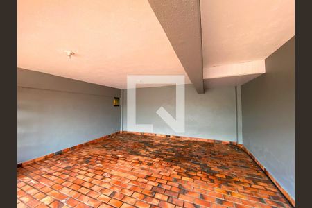 Garagem de casa à venda com 4 quartos, 270m² em Santa Cruz, Belo Horizonte