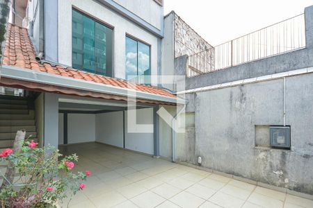 Garagem de casa à venda com 4 quartos, 176m² em Vila Marari, São Paulo