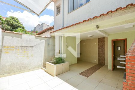 Quintal de casa à venda com 4 quartos, 176m² em Vila Marari, São Paulo