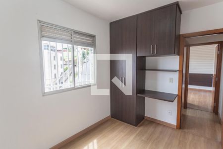 Quarto 1 de apartamento para alugar com 2 quartos, 55m² em Santa Efigênia, Belo Horizonte