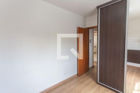 Quarto 2 de apartamento para alugar com 2 quartos, 55m² em Santa Efigênia, Belo Horizonte