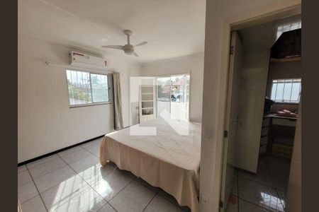 Casa à venda com 6 quartos, 218m² em Piratininga, Niterói