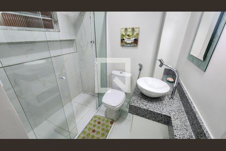 Banheiro de apartamento para alugar com 1 quarto, 58m² em Ponta da Praia, Santos