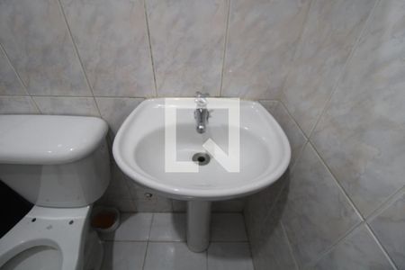 Banheiro de kitnet/studio para alugar com 1 quarto, 30m² em Jardim Santa Genebra Ii (barao Geraldo), Campinas