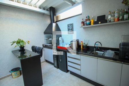 Cozinha de casa de condomínio à venda com 4 quartos, 392m² em Vila Bertioga, São Paulo