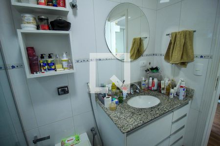 Banheiro da Suíte 2 de casa de condomínio à venda com 4 quartos, 392m² em Vila Bertioga, São Paulo