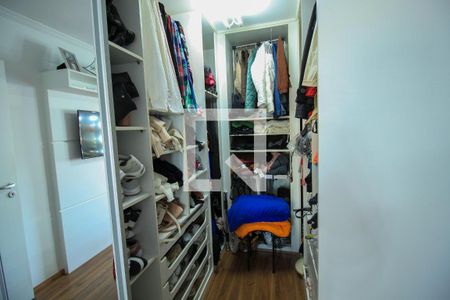 Closet da suíte 1 de casa de condomínio à venda com 4 quartos, 392m² em Vila Bertioga, São Paulo