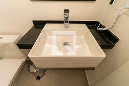 Banheiro de kitnet/studio para alugar com 1 quarto, 20m² em Vila Gomes Cardim, São Paulo