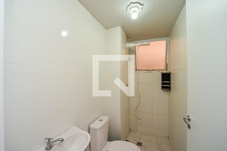 Banheiro de apartamento à venda com 2 quartos, 42m² em Sarandi, Porto Alegre