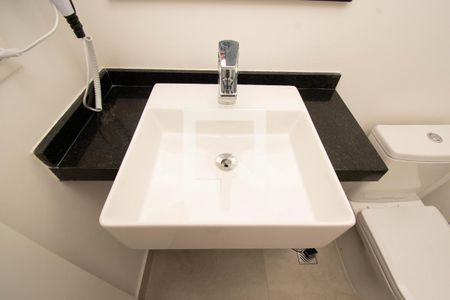 Banheiro de kitnet/studio para alugar com 1 quarto, 20m² em Vila Gomes Cardim, São Paulo