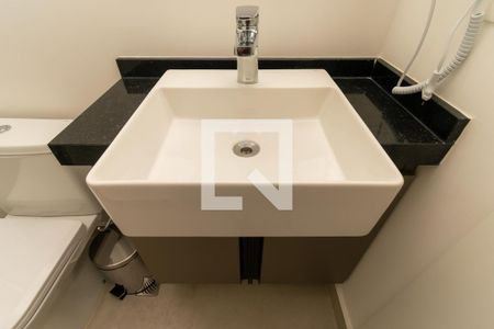 Banheiro de kitnet/studio para alugar com 1 quarto, 20m² em Vila Gomes Cardim, São Paulo