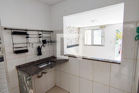 cozinha de casa de condomínio para alugar com 1 quarto, 50m² em Jacarepaguá, Rio de Janeiro