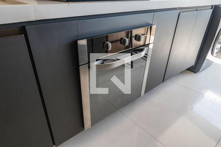 Cozinha de apartamento à venda com 2 quartos, 67m² em Empresarial 18 do Forte, Barueri