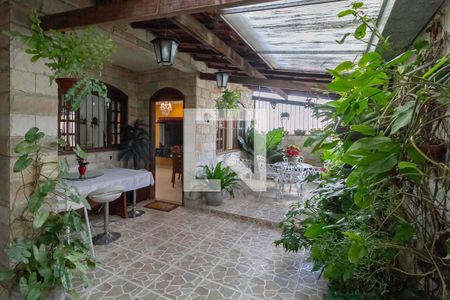 Entrada de casa à venda com 3 quartos, 200m² em Alto Caiçaras, Belo Horizonte