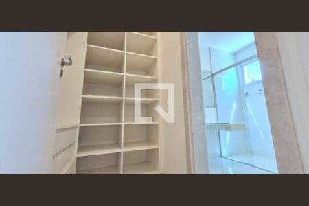 Closed suite 1 de casa de condomínio para alugar com 5 quartos, 1010m² em Condados da Lagoa, Lagoa Santa