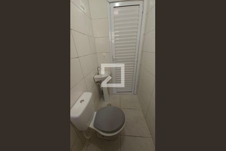 Banheiro de casa de condomínio para alugar com 1 quarto, 27m² em Cidade Antônio Estêvão de Carvalho, São Paulo