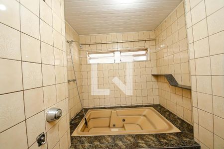 Banheiro de casa à venda com 2 quartos, 200m² em Vila California, São Paulo