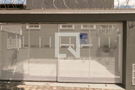 Plaquinha de casa à venda com 3 quartos, 90m² em Santa Monica, Belo Horizonte