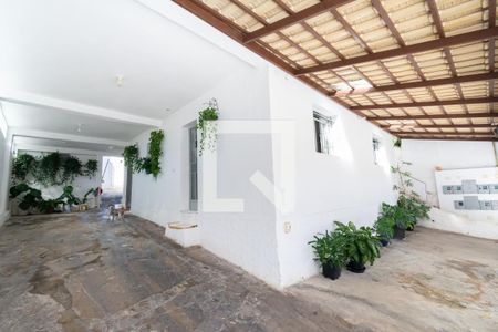 Garagem de casa à venda com 3 quartos, 360m² em Novo Riacho, Contagem