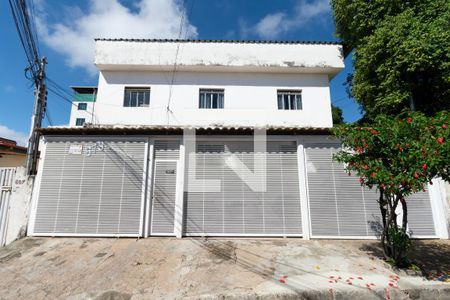 Fachada de casa à venda com 3 quartos, 360m² em Novo Riacho, Contagem