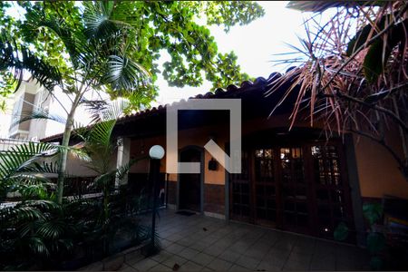 Fachada de casa à venda com 4 quartos, 574m² em Grajaú, Rio de Janeiro