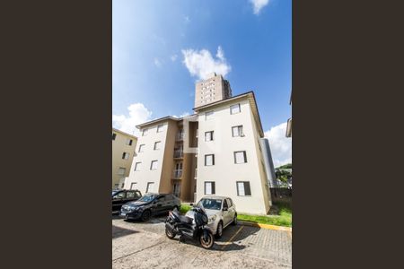 Fachada do bloco de apartamento para alugar com 2 quartos, 51m² em Jardim Santa Tereza, Carapicuíba