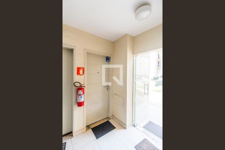 Entrada de apartamento para alugar com 2 quartos, 51m² em Jardim Santa Tereza, Carapicuíba