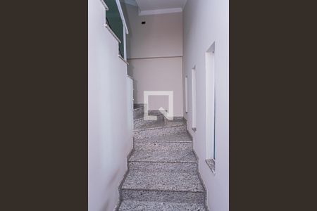 Escada de casa à venda com 3 quartos, 181m² em Jardim Sao Jose (zona Norte), São Paulo