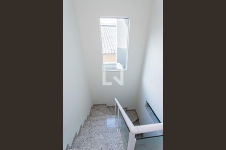 Escada de casa à venda com 3 quartos, 181m² em Jardim Sao Jose (zona Norte), São Paulo