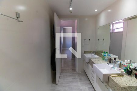 Banheiro da Suíte 1 de casa à venda com 5 quartos, 296m² em Camboinhas, Niterói