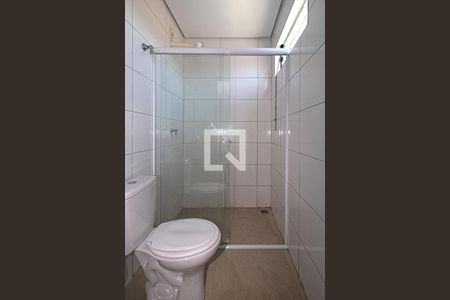 banheiro social de kitnet/studio para alugar com 1 quarto, 27m² em Jardim Seckler, São Paulo