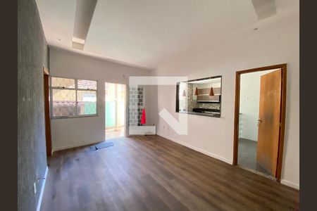 Sala de casa à venda com 4 quartos, 250m² em Pilares Frente, Rio de Janeiro