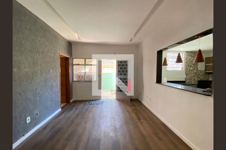 Sala de casa à venda com 4 quartos, 250m² em Pilares Frente, Rio de Janeiro