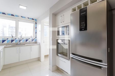 Cozinha de apartamento para alugar com 2 quartos, 123m² em Itaim Bibi, São Paulo