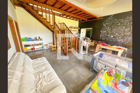 Sala de TV de casa para alugar com 3 quartos, 450m² em São João do Rio Vermelho, Florianópolis