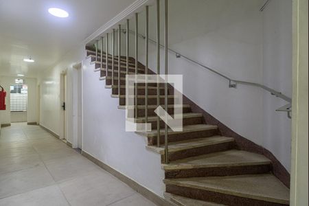 Área comum - Escada de apartamento para alugar com 1 quarto, 51m² em Bela Vista, São Paulo