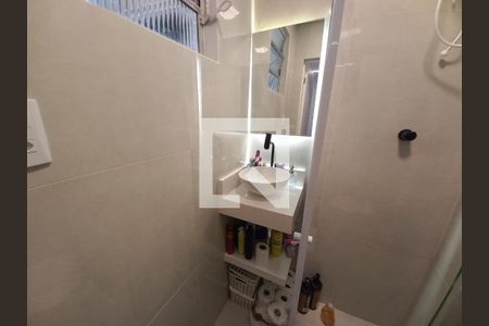 Banheiro de apartamento para alugar com 1 quarto, 30m² em Centro, São Vicente