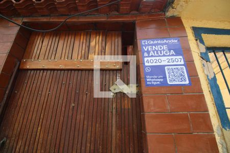 Fachada da casa e Placa de casa à venda com 3 quartos, 110m² em Olaria, Rio de Janeiro