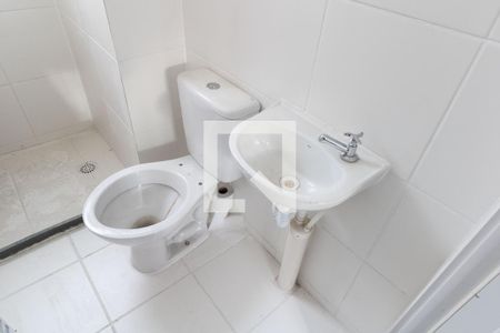 Banheiro de apartamento para alugar com 2 quartos, 40m² em Guaratiba, Rio de Janeiro