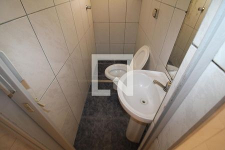 Banheiro de casa para alugar com 1 quarto, 40m² em Parque Peruche, São Paulo