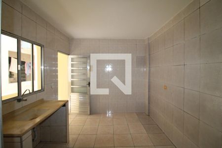 Sala / Cozinha de casa para alugar com 1 quarto, 40m² em Parque Peruche, São Paulo