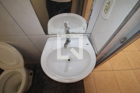 Banheiro de casa para alugar com 1 quarto, 40m² em Parque Peruche, São Paulo
