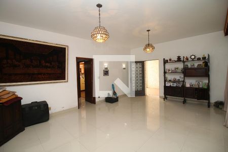 Sala de casa à venda com 5 quartos, 270m² em Olaria, Rio de Janeiro