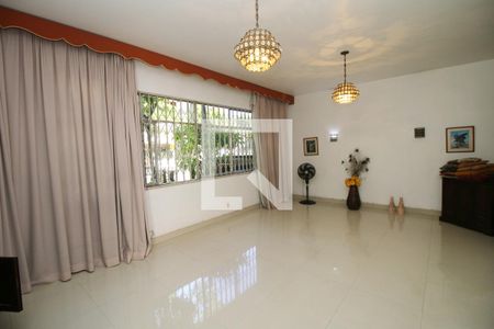 Sala de casa à venda com 5 quartos, 270m² em Olaria, Rio de Janeiro