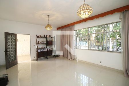 Sala de casa à venda com 5 quartos, 270m² em Olaria, Rio de Janeiro