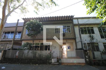 Fachada da casa de casa à venda com 5 quartos, 270m² em Olaria, Rio de Janeiro