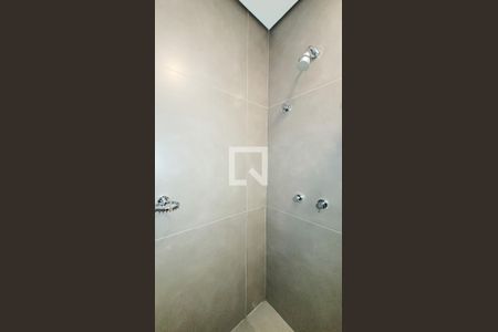 Banheiro Social de kitnet/studio para alugar com 1 quarto, 17m² em Cidade Universitária, Campinas